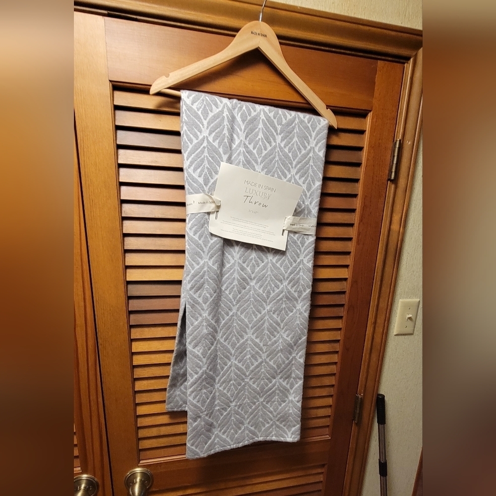 Made in Spain Luxury Gray Throw Blanket 51x67" w Wooden Hanger New